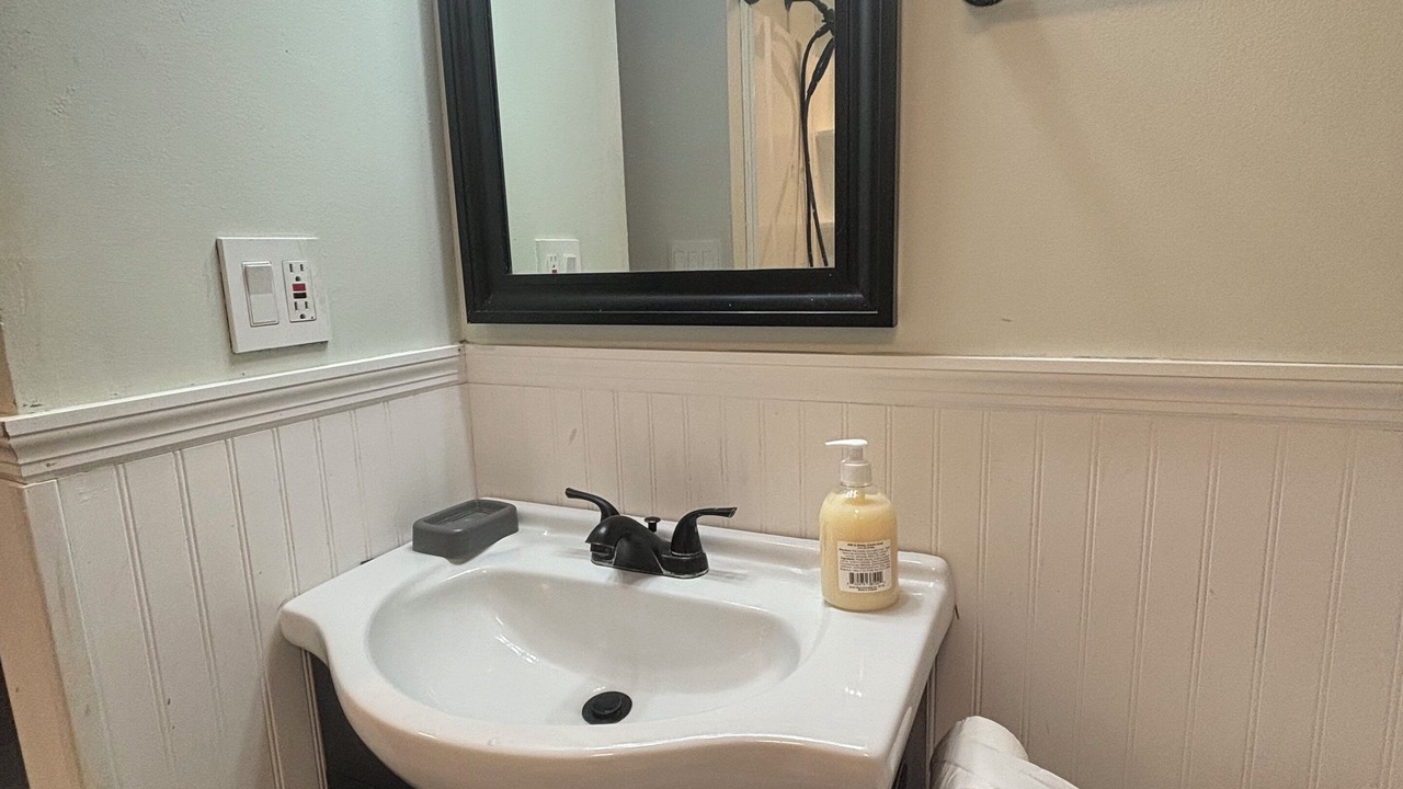 Photo of Bathroom in Hopelawn