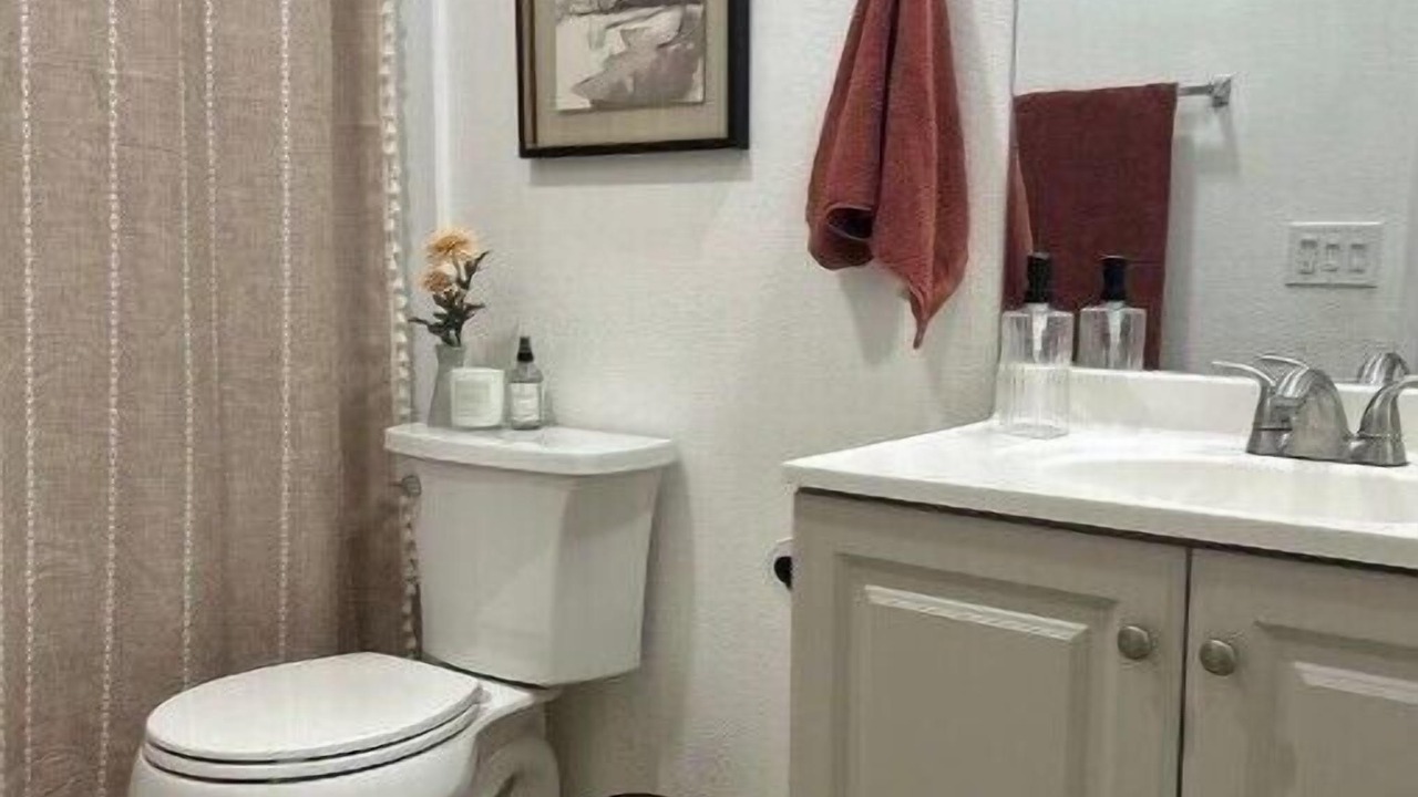 Photo of Bathroom in Lake Elsinore