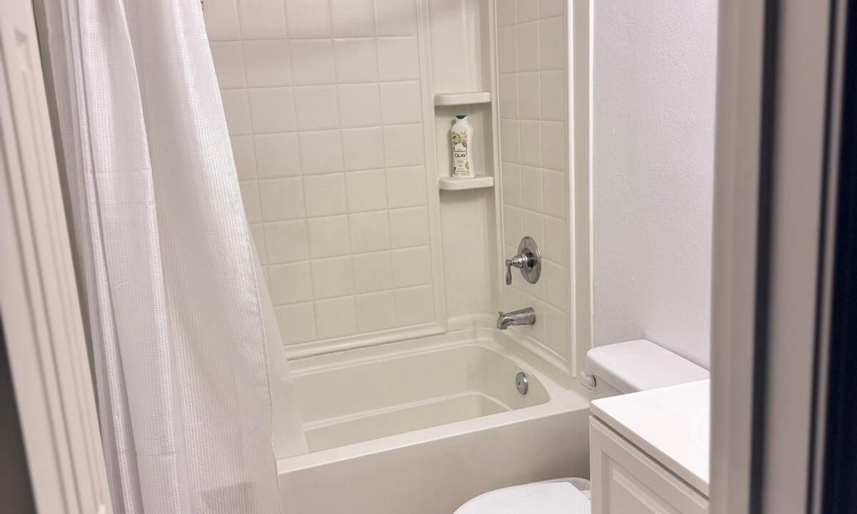 Photo of Bathroom in Raisin