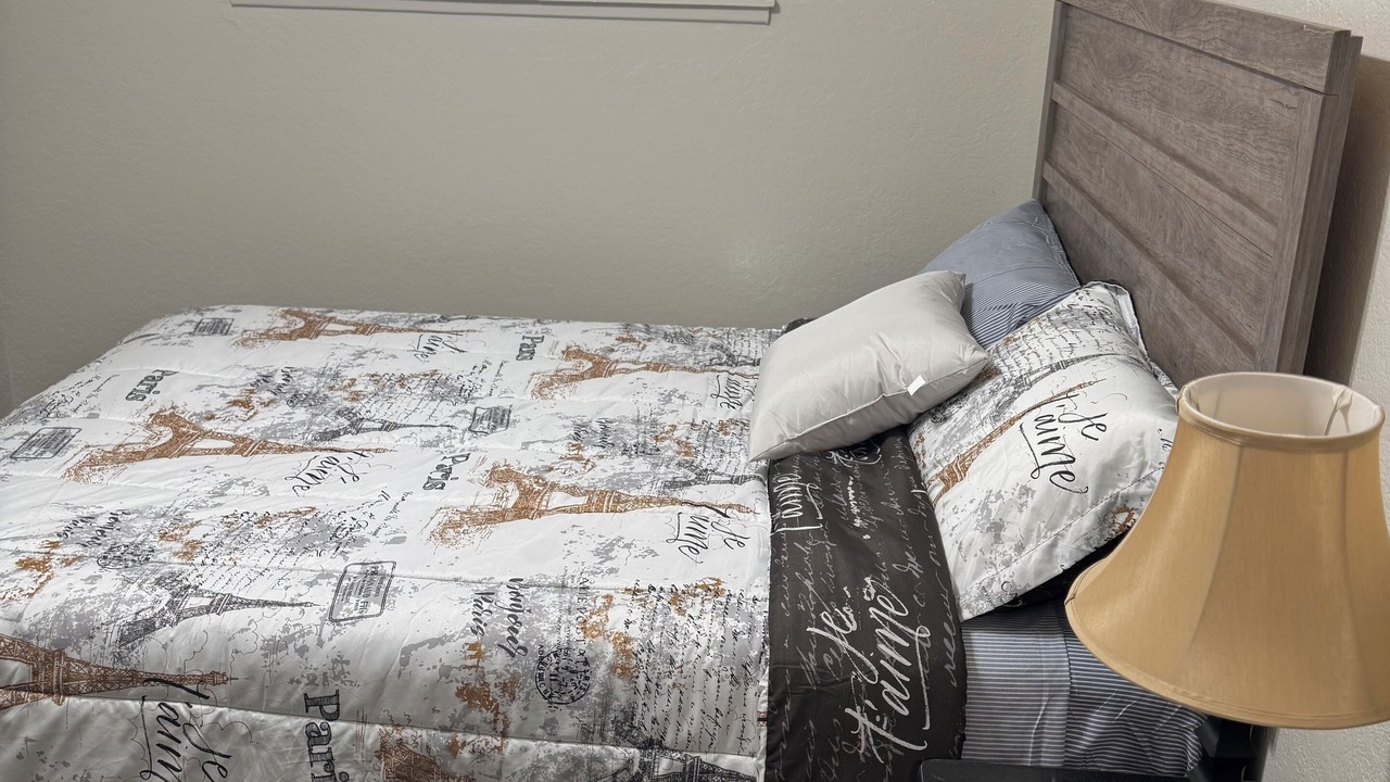 Photo of Bedroom in Raisin