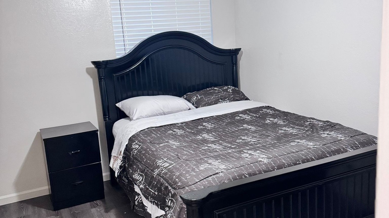 Photo of Bedroom in Raisin
