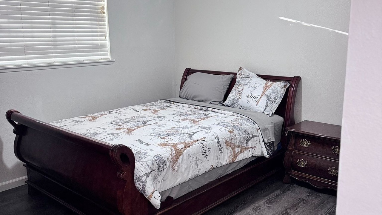 Photo of Bedroom in Raisin