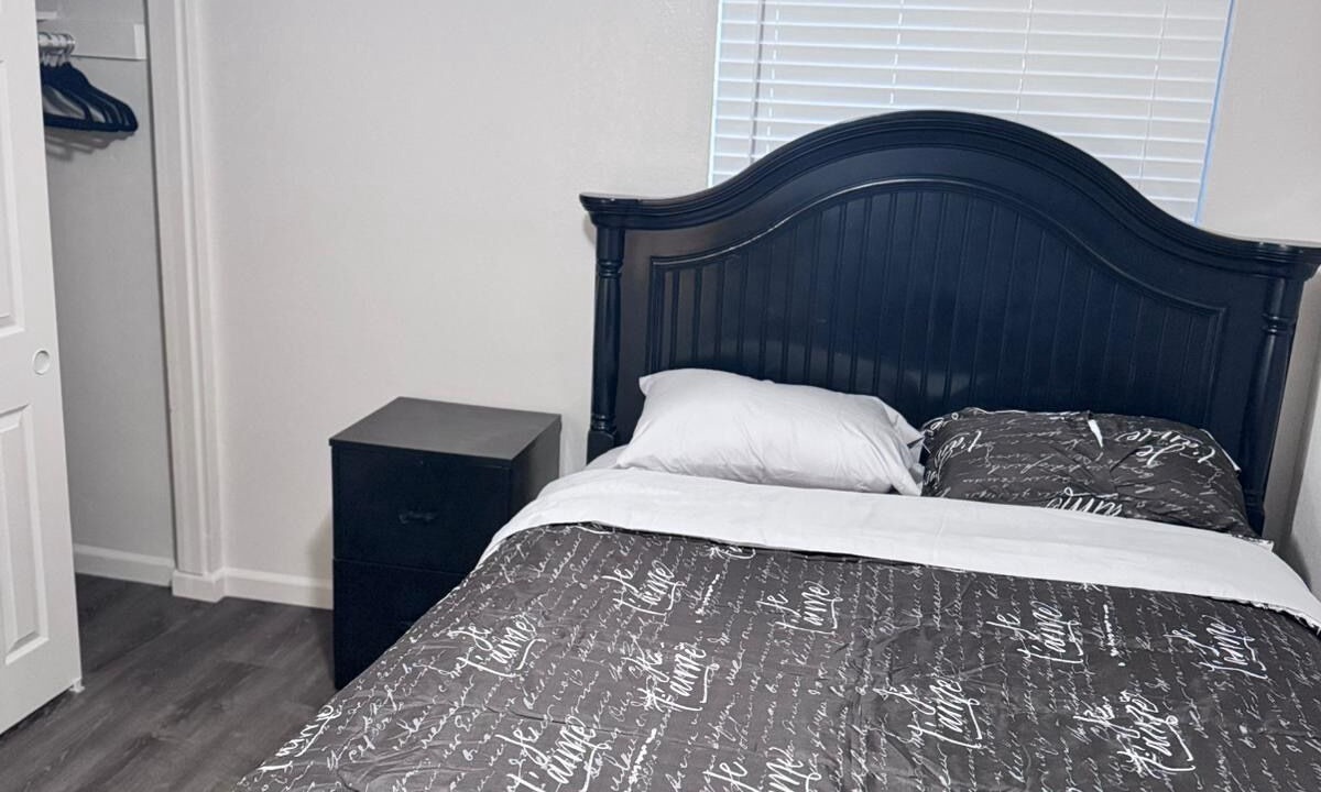Photo of Bedroom in Raisin
