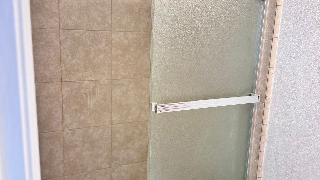 Photo of Bathroom in Raisin