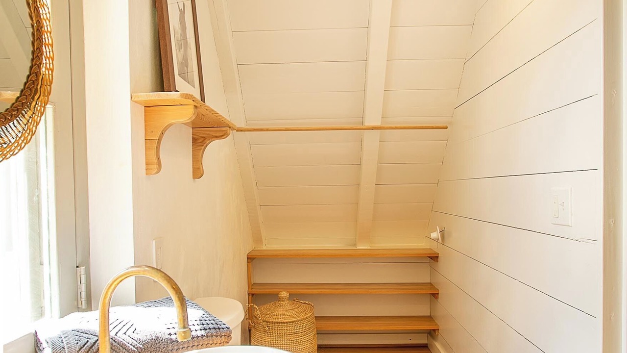 Photo of Bathroom in Dunmore Town