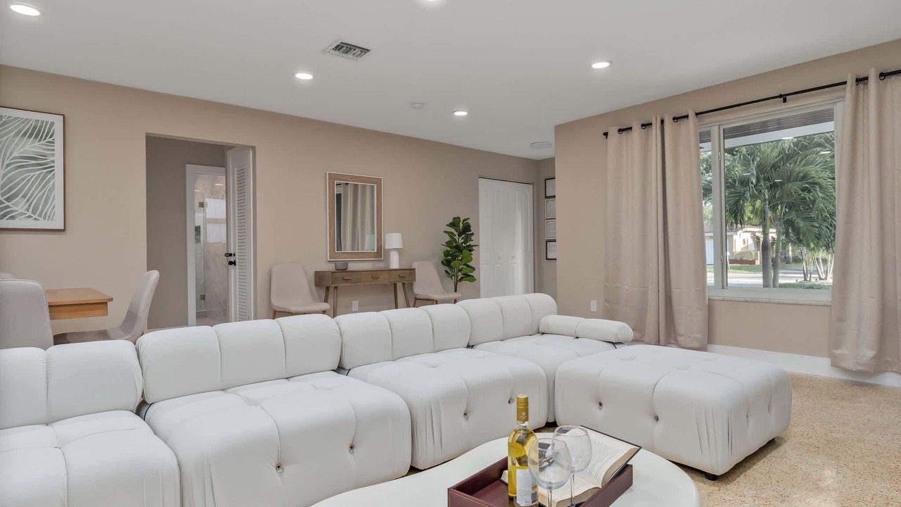 Photo of Livingroom in Golden Glades