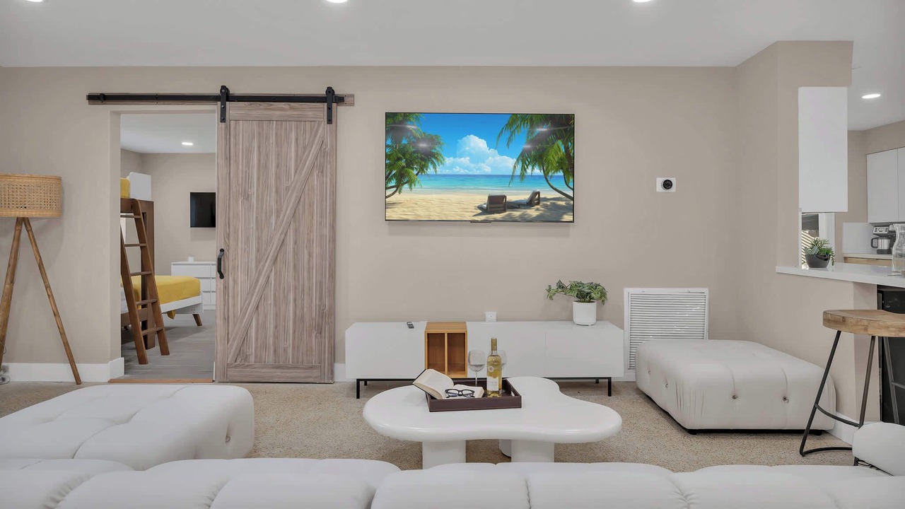 Photo of Livingroom in Golden Glades