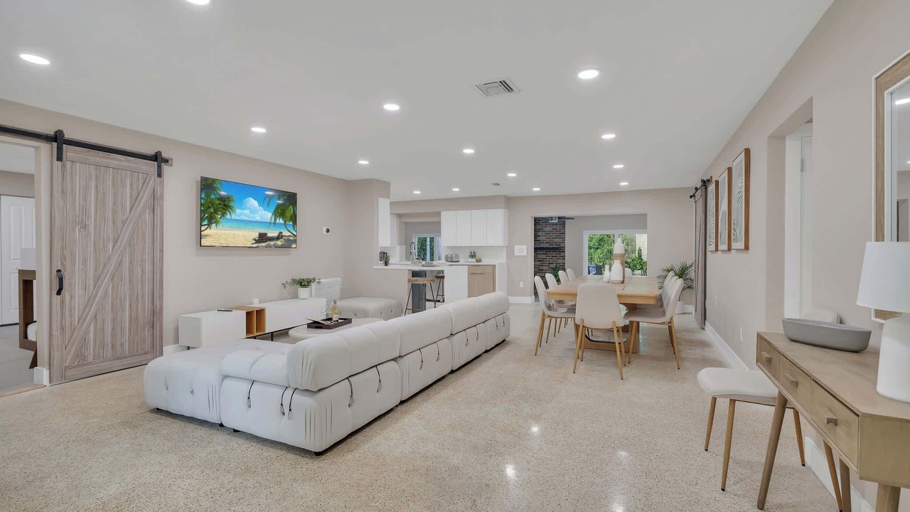 Photo of Livingroom in Golden Glades
