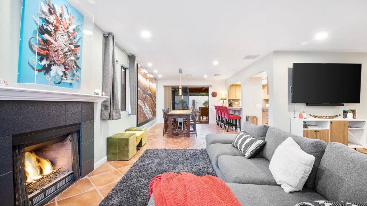 Photo of Livingroom in Desert Park Estates