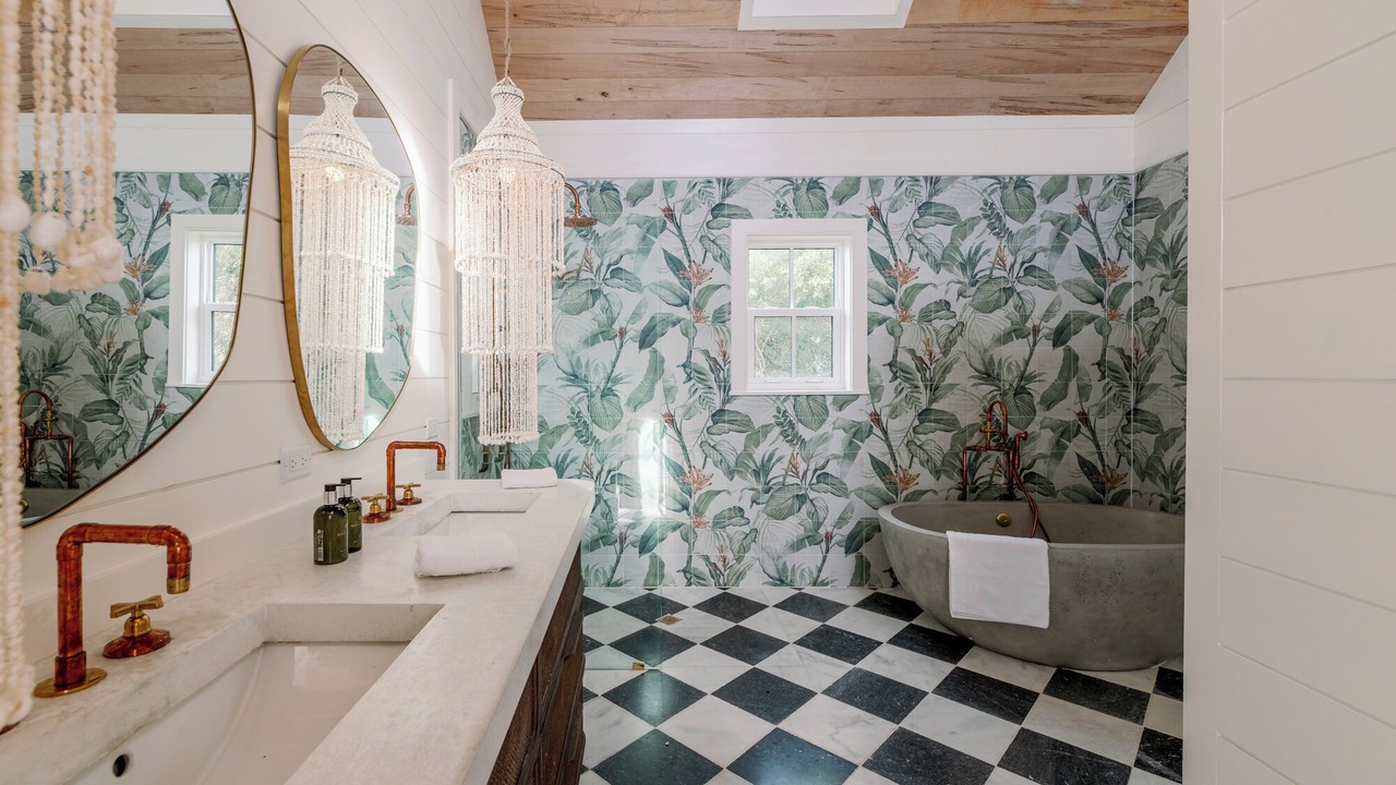 Photo of Bathroom in Dunmore Town