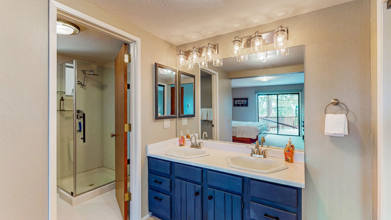 Photo of Bathroom in Round Hill Village