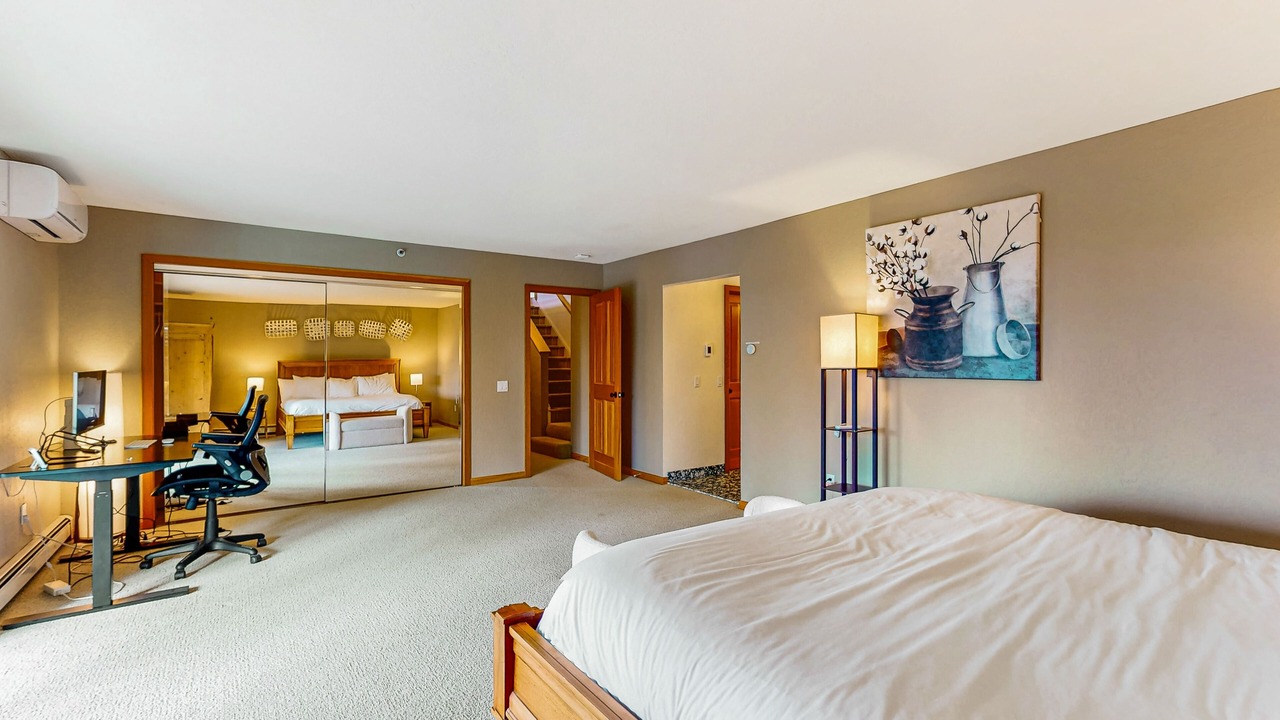 Photo of Bedroom in Round Hill Village