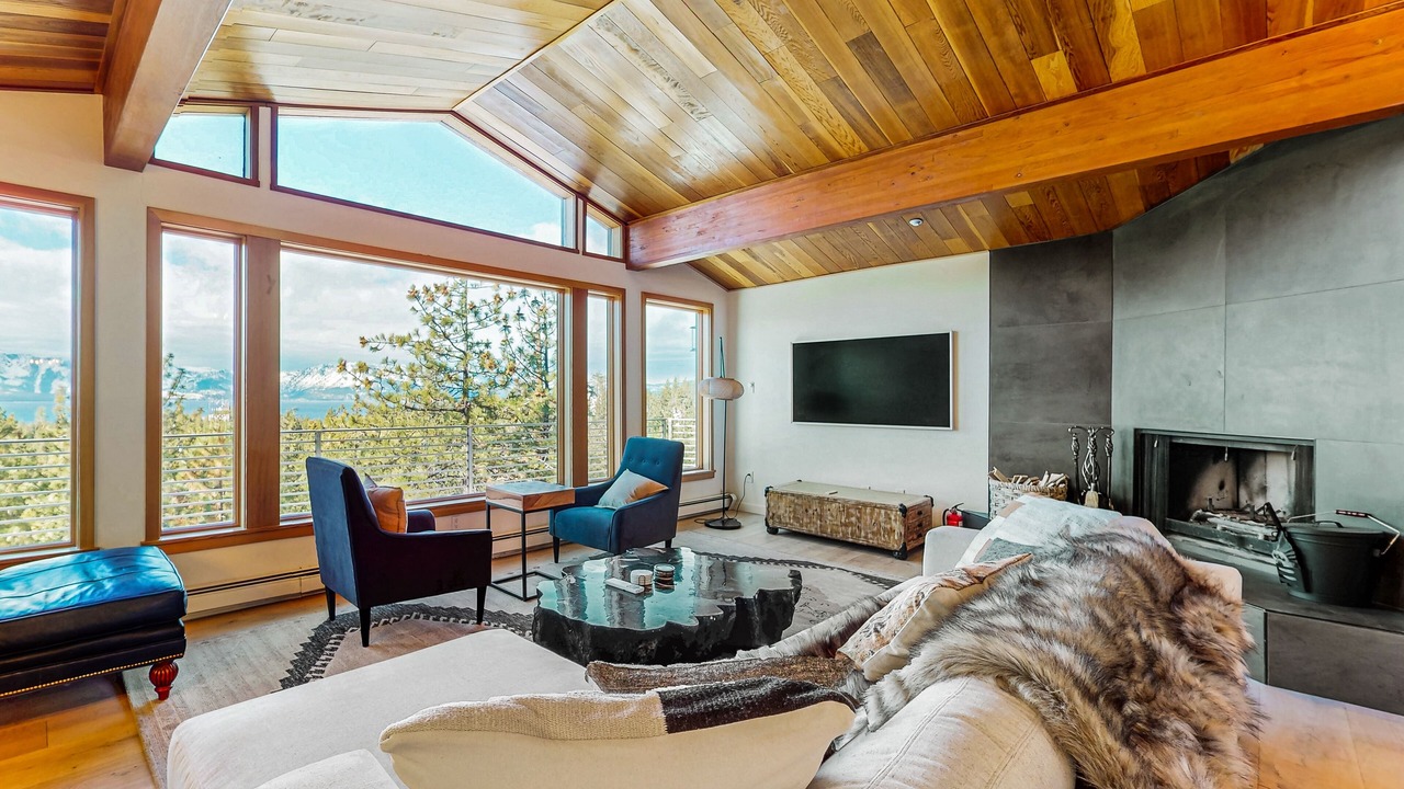 Photo of Livingroom in Round Hill Village