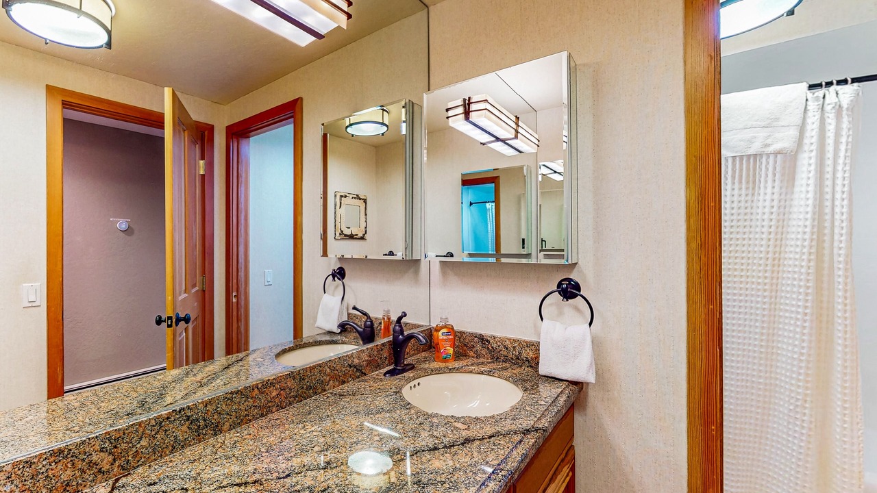 Photo of Bathroom in Round Hill Village