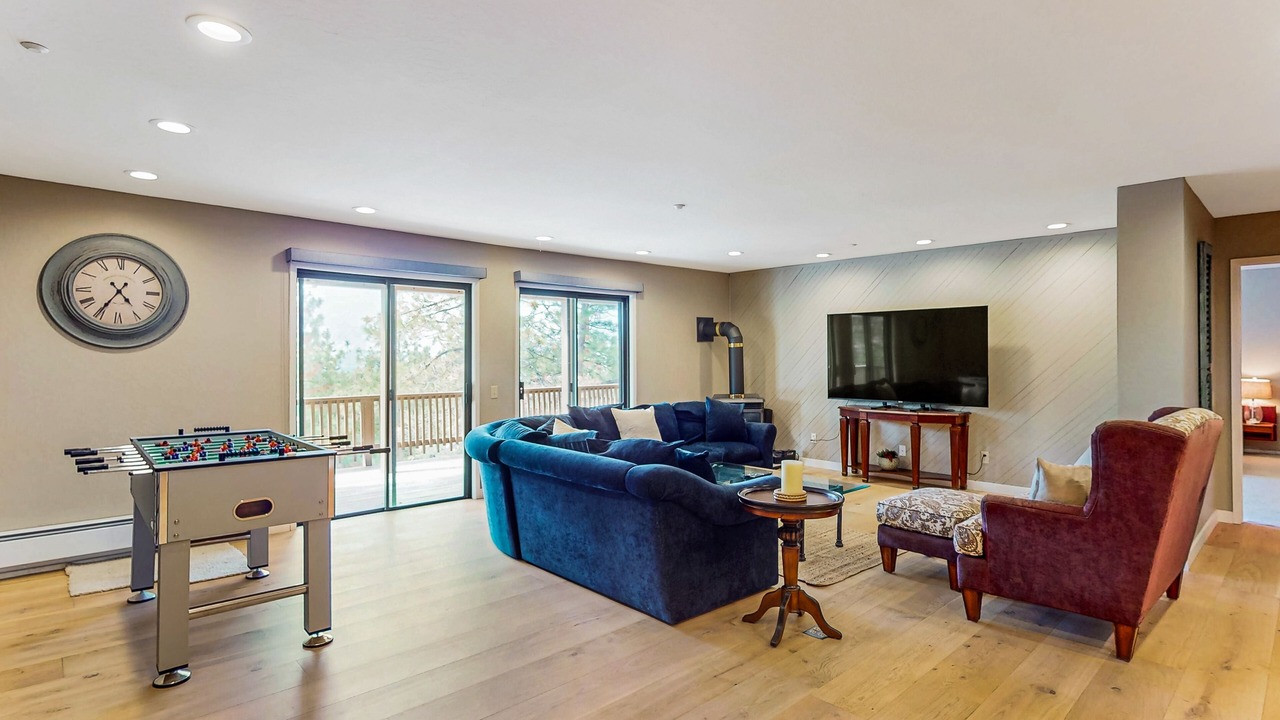 Photo of Livingroom in Round Hill Village
