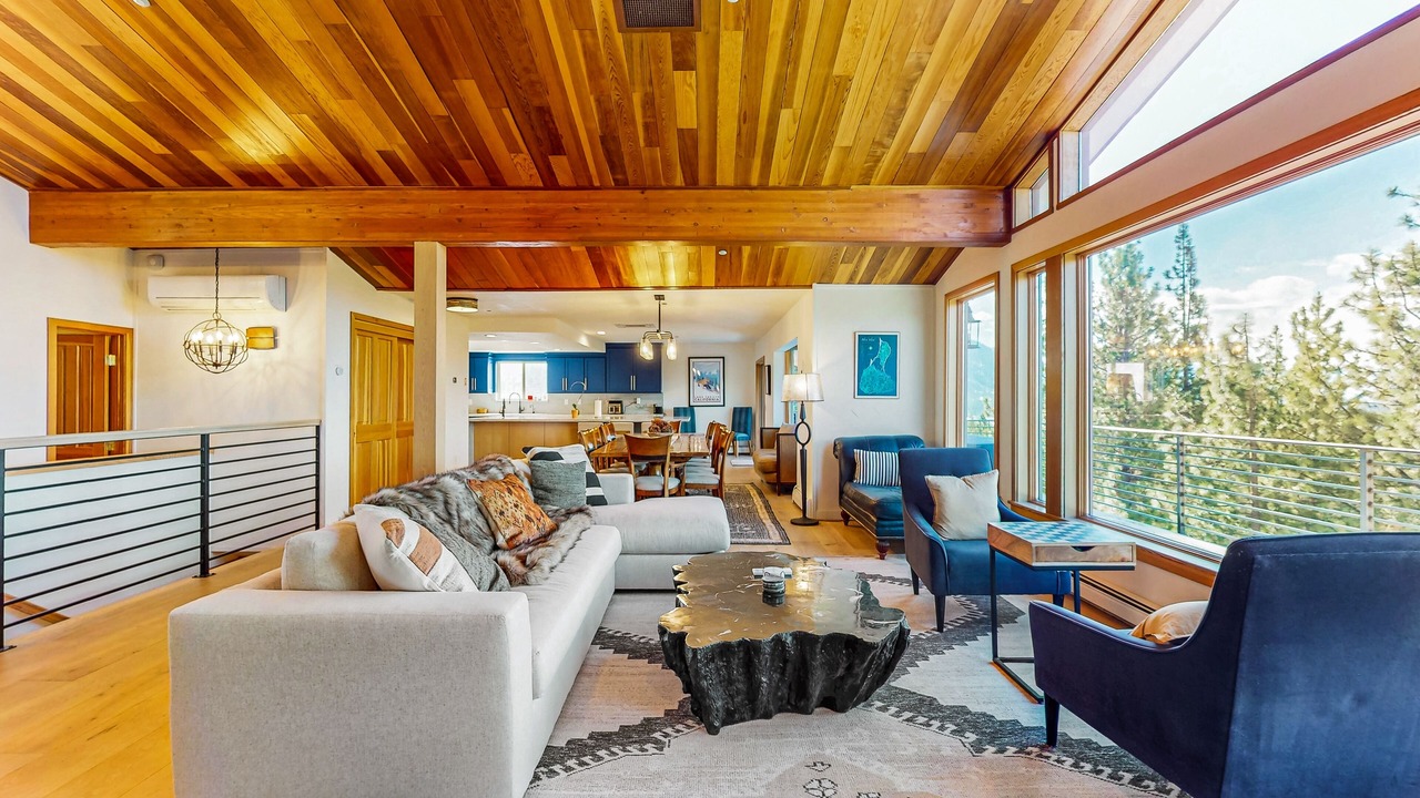 Photo of Livingroom in Round Hill Village