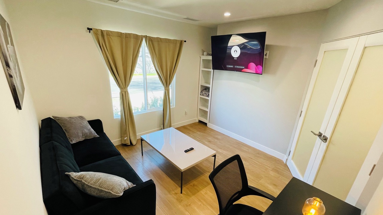 Photo of Livingroom in Encino