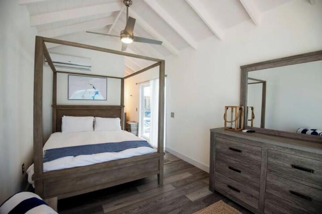 Photo of Bedroom in Bahama Palm Shores
