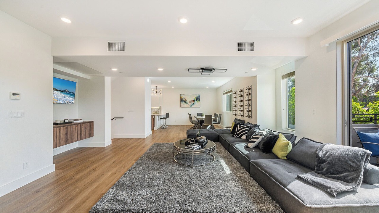 Photo of Livingroom in Valley Village