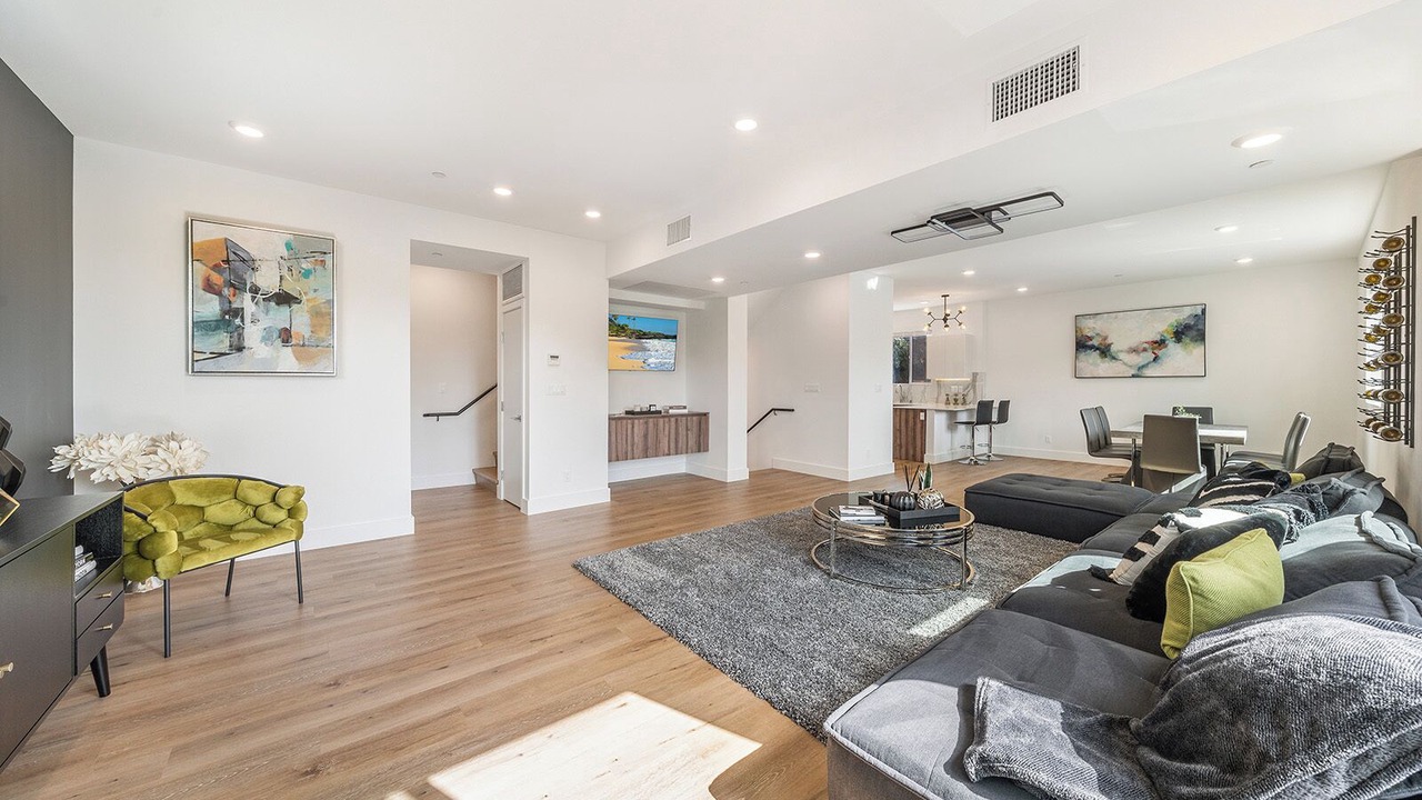 Photo of Livingroom in Valley Village
