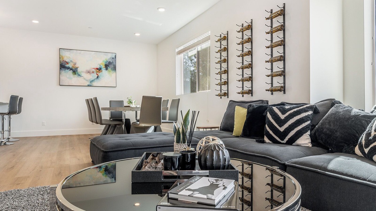 Photo of Livingroom in Valley Village
