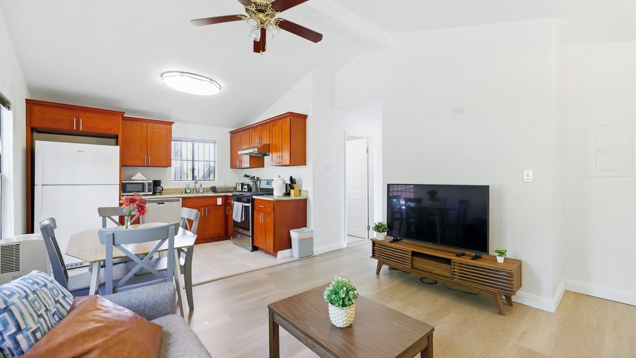 Photo of Livingroom in Oakland