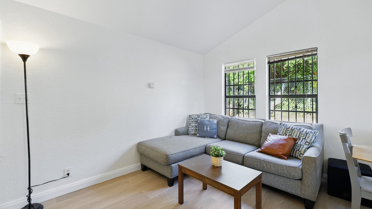 Photo of Livingroom in Oakland