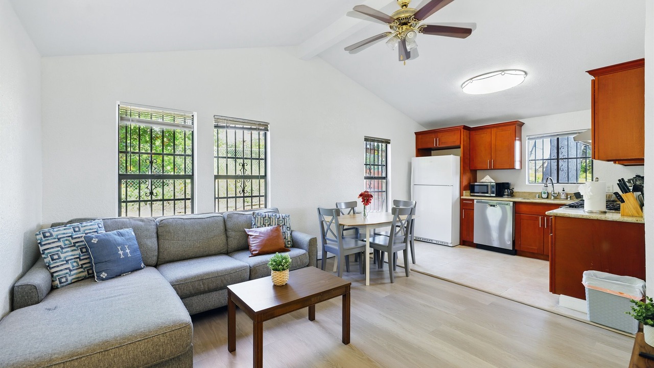 Photo of Livingroom in Oakland