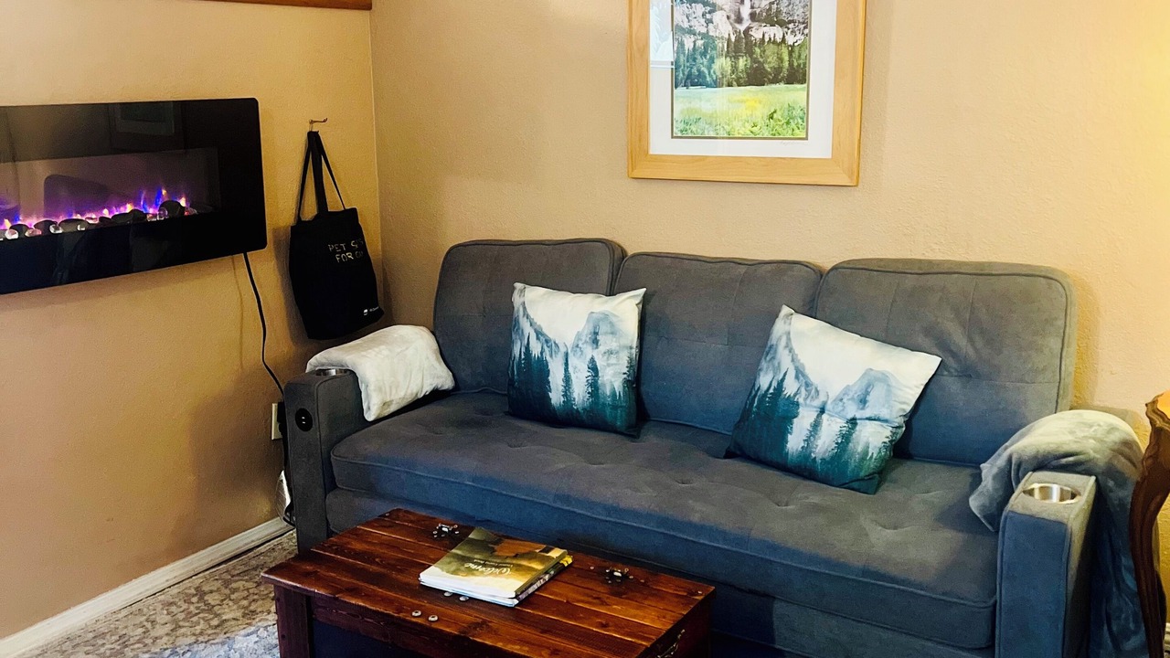 Photo of Livingroom in Yosemite Forks