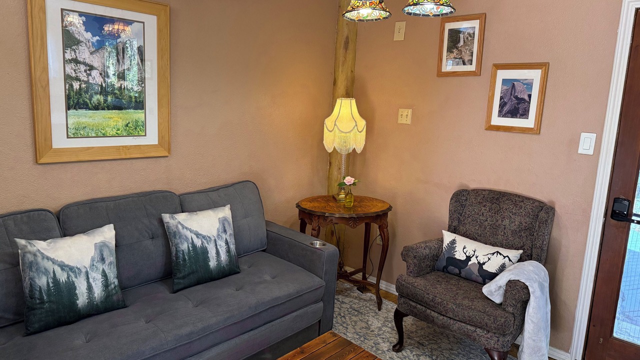 Photo of Livingroom in Yosemite Forks