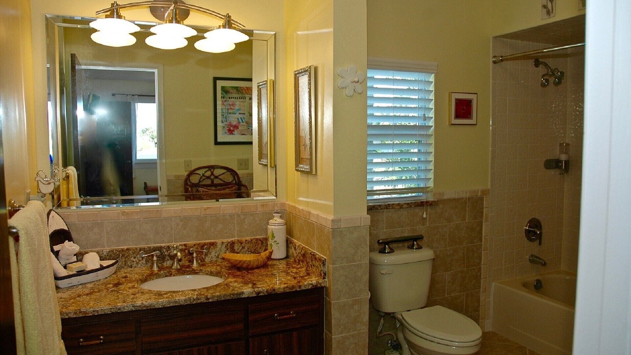 Photo of Bathroom in Oakview Heights
