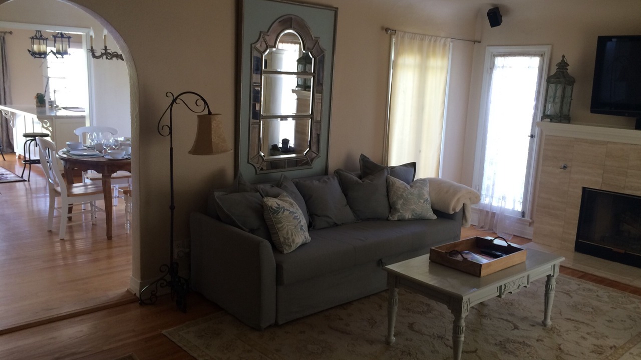 Photo of Livingroom in West Los Angeles