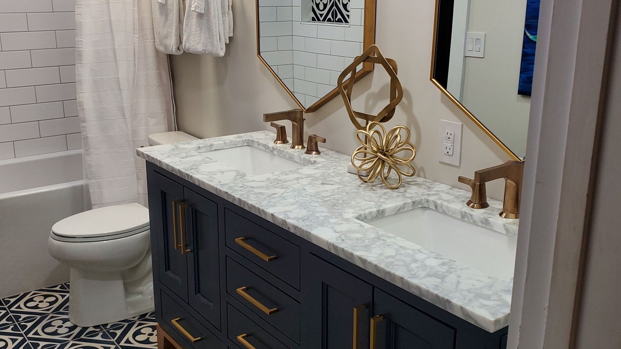Photo of Bathroom in Orange Beach East