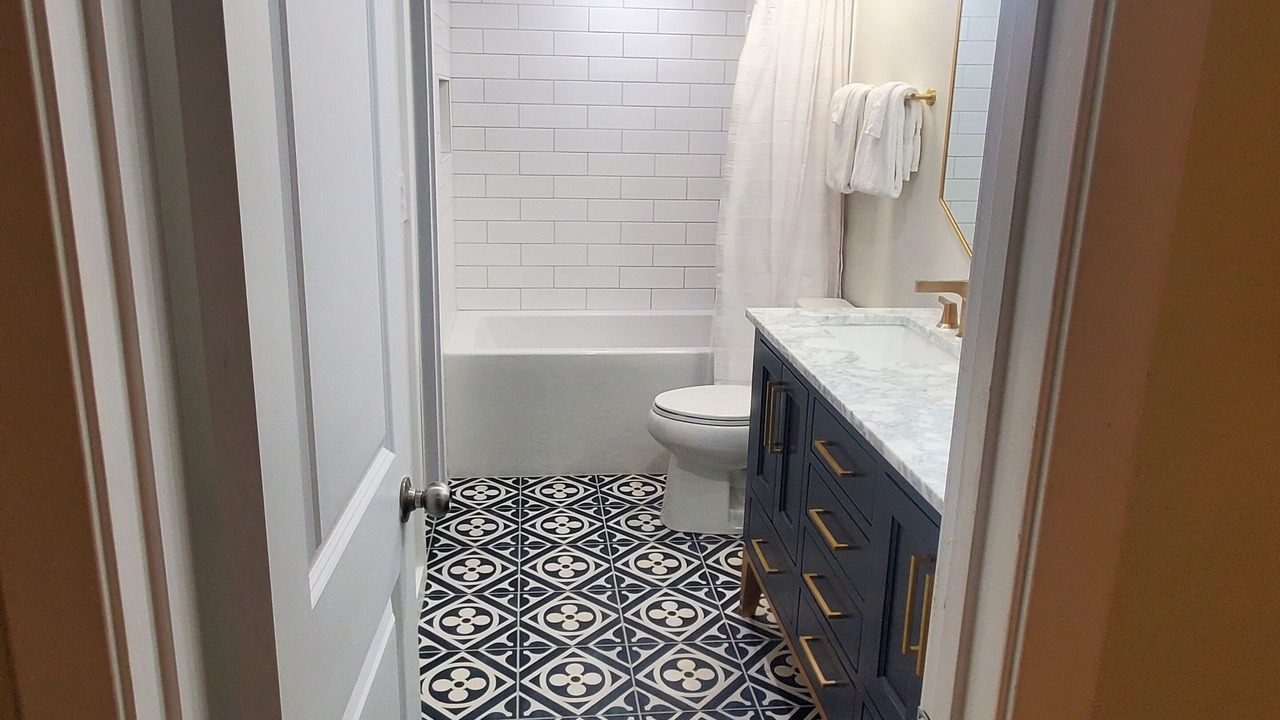 Photo of Bathroom in Orange Beach East