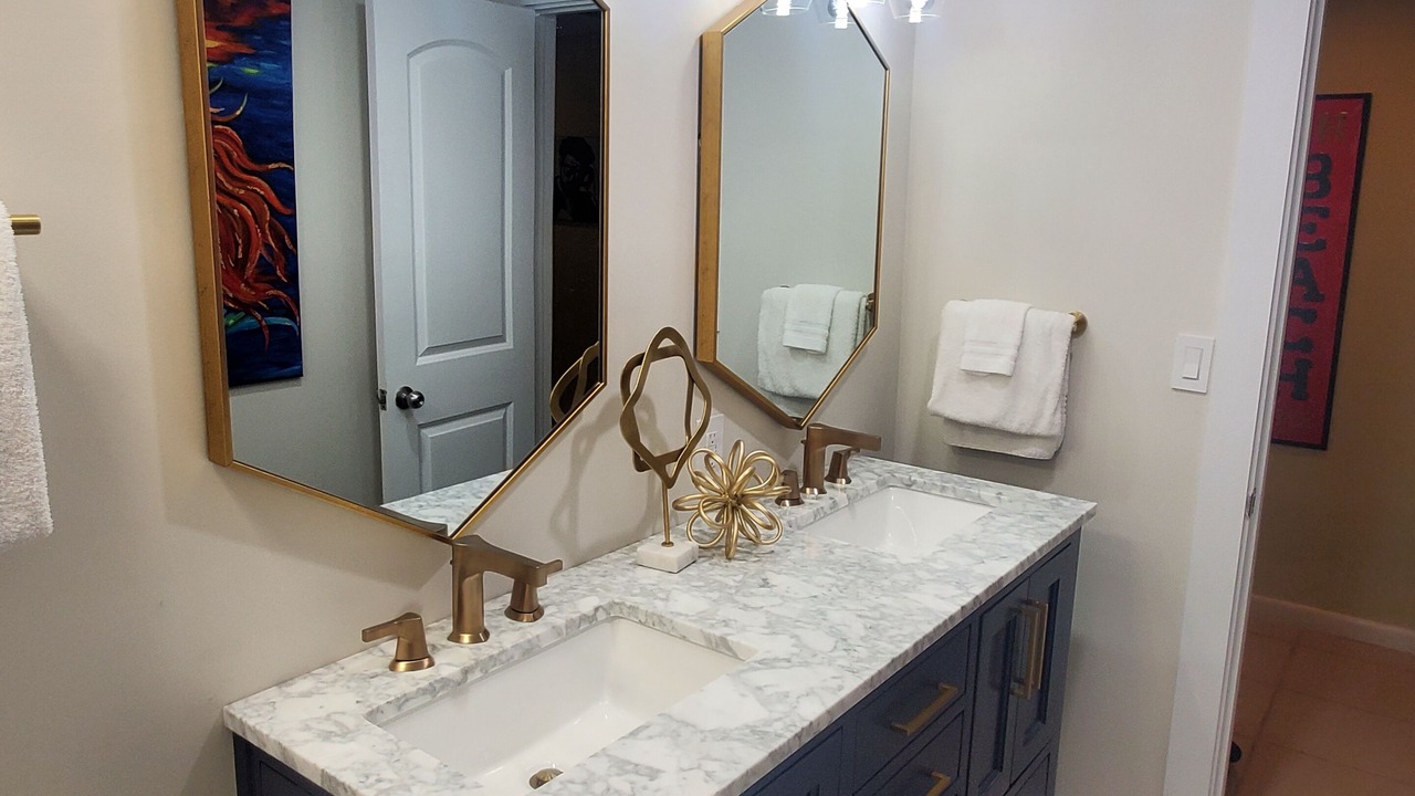 Photo of Bathroom in Orange Beach East