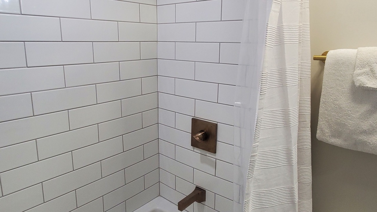 Photo of Bathroom in Orange Beach East