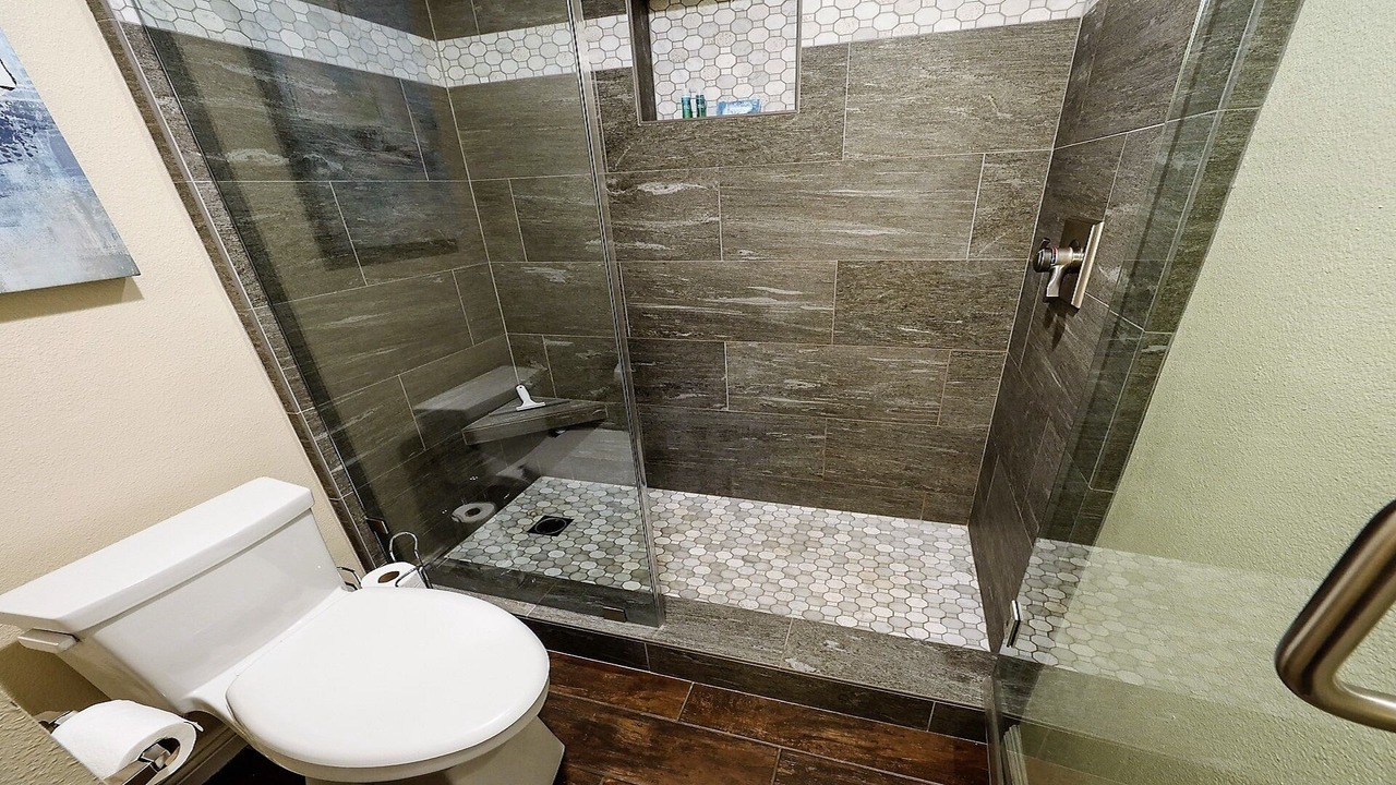 Photo of Bathroom in Balboa Peninsula