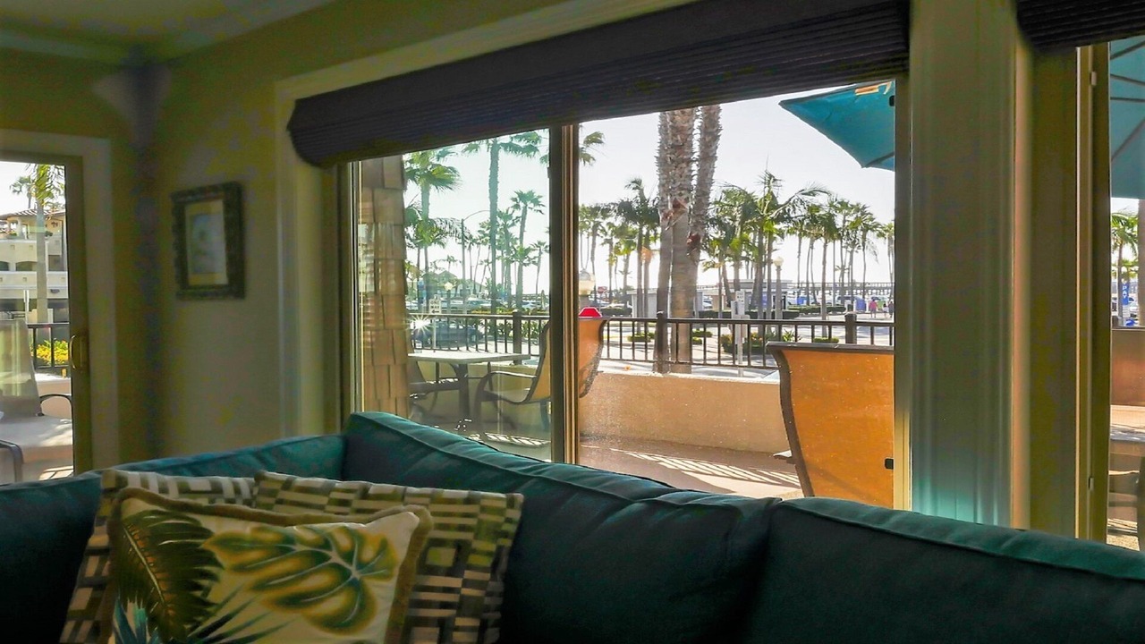 Photo of Livingroom in Balboa Peninsula