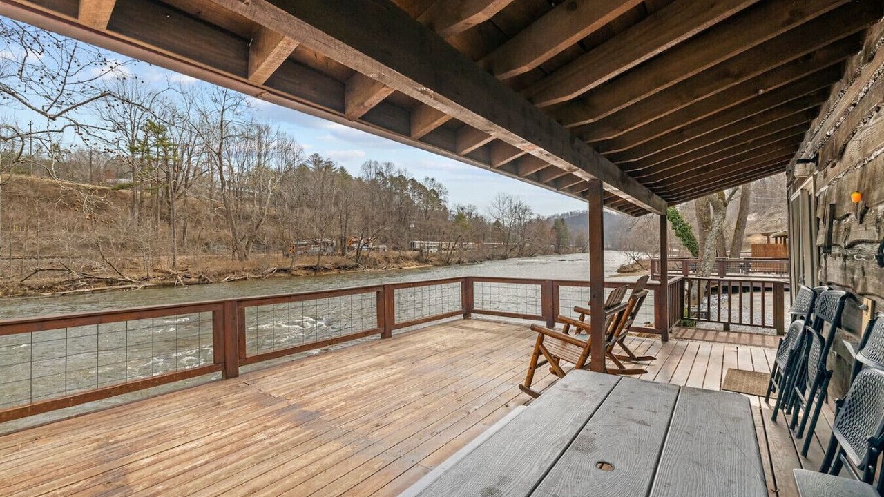 Photo of Patio Balcony in Dillsboro