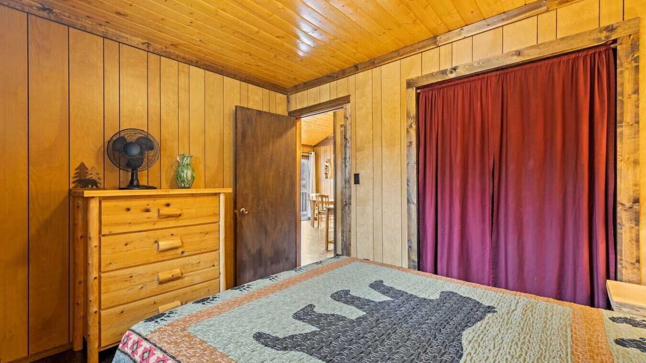 Photo of Bedroom in Dillsboro