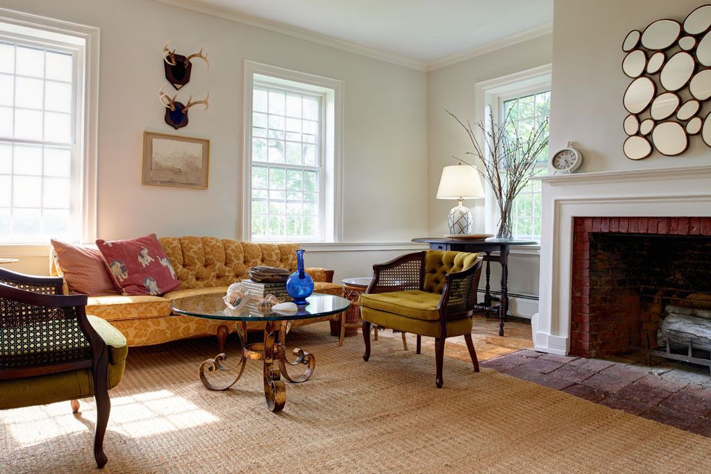 Photo of Livingroom in Town of Richmond