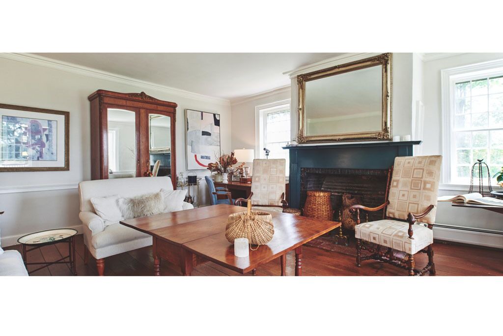 Photo of Livingroom in Town of Richmond