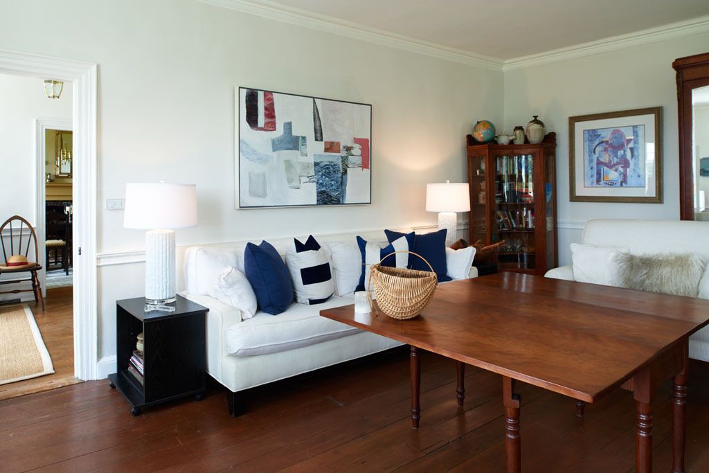 Photo of Livingroom in Town of Richmond