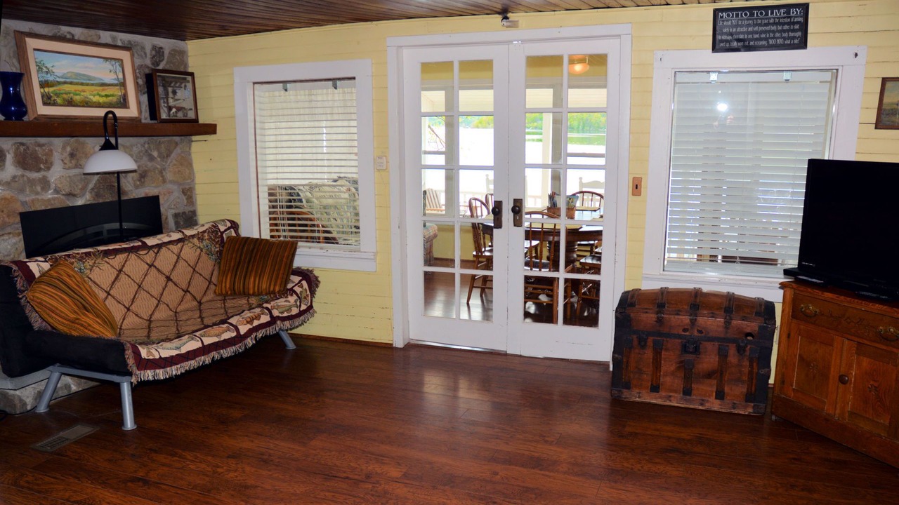 Photo of Livingroom in Hammondsport