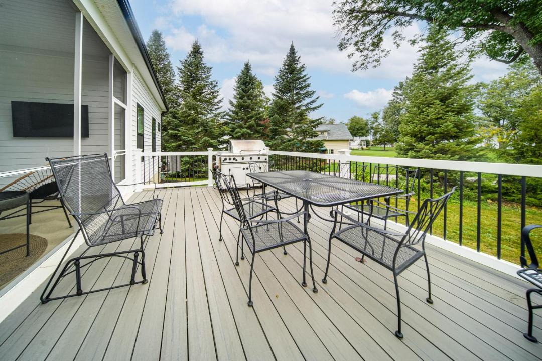 Photo of Patio Balcony in Madison-on-the-Lake