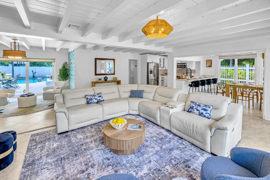 Photo of Livingroom in Lauderdale Beach
