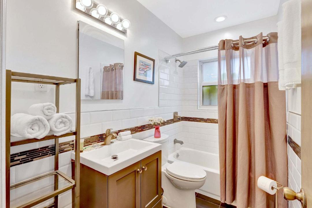 Photo of Bathroom in Hendricks and Venice Isles