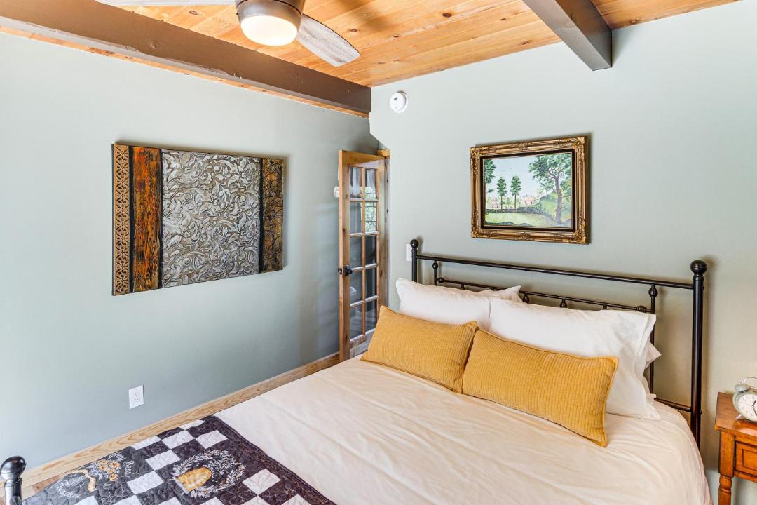 Photo of Bedroom in Thousand Oaks