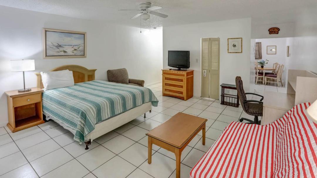 Photo of Bedroom in Hollywood Lakes
