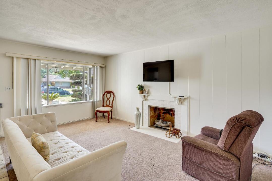 Photo of Livingroom in Downey